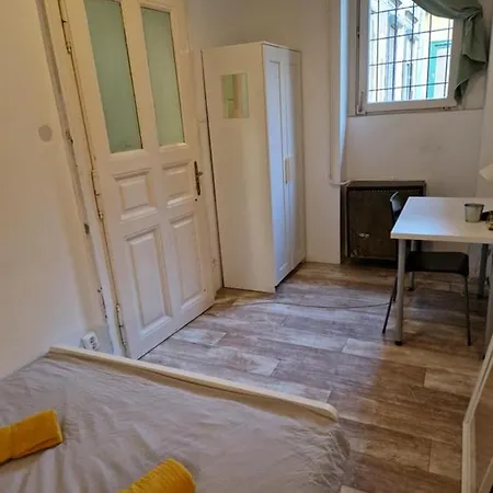 The Five-bedroom Haven Lejlighed *