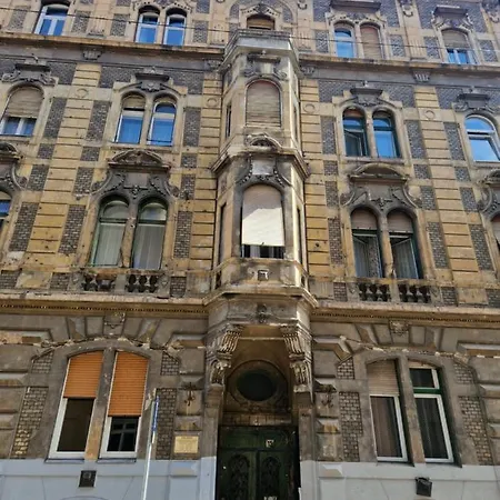 Lejlighed The Five-bedroom Haven