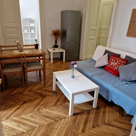 Lejlighed The Five-bedroom Haven